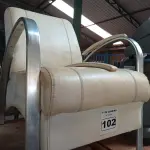 LOTE 102 - 01 POLTRONA. (NO ESTADO) ATENÇÃO! FAZER A VISITAÇÃO ANTES DE ARREMATAR, NÃO SABEMOS SE FUNCIONA. LEILÃO NÃO TEM GARANTIA E NEM DEVOLUÇÃO, SUJEITO A POSSÍVEIS AVARIAS VISÍVEIS/OCULTAS E/OU AUSÊNCIA DE COMPONENTES.