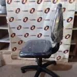 LOTE 190 - 01 CADEIRA DE ESCRITÓRIO COM BASE GIRATÓRIA. (NO ESTADO) ATENÇÃO! FAZER A VISITAÇÃO ANTES DE ARREMATAR, NÃO SABEMOS SE FUNCIONA. LEILÃO NÃO TEM GARANTIA E NEM DEVOLUÇÃO, SUJEITO A POSSÍVEIS AVARIAS VISÍVEIS/OCULTAS E/OU AUSÊNCIA DE COMPONENTES.