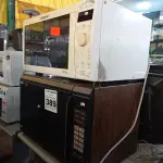 LOTE 389 - 02 MICRO-ONDAS MARCAS E MODELOS DIVERSOS. (NO ESTADO) ATENÇÃO! FAZER A VISITAÇÃO ANTES DE ARREMATAR, NÃO SABEMOS SE FUNCIONA. LEILÃO NÃO TEM GARANTIA E NEM DEVOLUÇÃO, SUJEITO A POSSÍVEIS AVARIAS VISÍVEIS/OCULTAS E/OU AUSÊNCIA DE COMPONENTES.