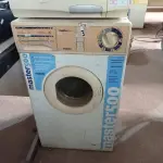 LOTE 411 - 02 MICRO-ONDAS MARCAS E MODELOS DIVERSOS. (NO ESTADO) ATENÇÃO! FAZER A VISITAÇÃO ANTES DE ARREMATAR, NÃO SABEMOS SE FUNCIONA. LEILÃO NÃO TEM GARANTIA E NEM DEVOLUÇÃO, SUJEITO A POSSÍVEIS AVARIAS VISÍVEIS/OCULTAS E/OU AUSÊNCIA DE COMPONENTES.