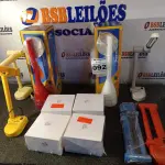 LOTE 092 - 01 LOTE COM VÁRIAS LUMINÁRIAS MARCAS E MODELOS DIVERSOS. (NO ESTADO) ATENÇÃO! FAZER A VISITAÇÃO ANTES DE ARREMATAR, NÃO SABEMOS SE FUNCIONA. LEILÃO NÃO TEM GARANTIA E NEM DEVOLUÇÃO, SUJEITO A POSSÍVEIS AVARIAS VISÍVEIS/OCULTAS E/OU AUSÊNCIA DE COMPONENTES.