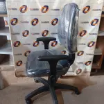 LOTE 210 - 01 CADEIRA DE ESCRITÓRIO COM BASE GIRATÓRIA. (NO ESTADO) ATENÇÃO! FAZER A VISITAÇÃO ANTES DE ARREMATAR, NÃO SABEMOS SE FUNCIONA. LEILÃO NÃO TEM GARANTIA E NEM DEVOLUÇÃO, SUJEITO A POSSÍVEIS AVARIAS VISÍVEIS/OCULTAS E/OU AUSÊNCIA DE COMPONENTES.
