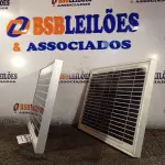 LOTE 203 - 02 PAINÉIS SOLARES 18V 10W. (NO ESTADO) ATENÇÃO! FAZER A VISITAÇÃO ANTES DE ARREMATAR, NÃO SABEMOS SE FUNCIONA. LEILÃO NÃO TEM GARANTIA E NEM DEVOLUÇÃO, SUJEITO A POSSÍVEIS AVARIAS VISÍVEIS/OCULTAS E/OU AUSÊNCIA DE COMPONENTES.