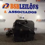 LOTE 254 - 01 LUMINÁRIA PARA ESTÚDIO. (NO ESTADO) ATENÇÃO! FAZER A VISITAÇÃO ANTES DE ARREMATAR, NÃO SABEMOS SE FUNCIONA. LEILÃO NÃO TEM GARANTIA E NEM DEVOLUÇÃO, SUJEITO A POSSÍVEIS AVARIAS VISÍVEIS/OCULTAS E/OU AUSÊNCIA DE COMPONENTES.