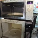LOTE 389 - 02 MICRO-ONDAS MARCAS E MODELOS DIVERSOS. (NO ESTADO) ATENÇÃO! FAZER A VISITAÇÃO ANTES DE ARREMATAR, NÃO SABEMOS SE FUNCIONA. LEILÃO NÃO TEM GARANTIA E NEM DEVOLUÇÃO, SUJEITO A POSSÍVEIS AVARIAS VISÍVEIS/OCULTAS E/OU AUSÊNCIA DE COMPONENTES.