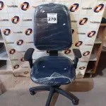 LOTE 270 - 01 CADEIRA DE ESCRITÓRIO COM BASE GIRATÓRIA. (NO ESTADO) ATENÇÃO! FAZER A VISITAÇÃO ANTES DE ARREMATAR, NÃO SABEMOS SE FUNCIONA. LEILÃO NÃO TEM GARANTIA E NEM DEVOLUÇÃO, SUJEITO A POSSÍVEIS AVARIAS VISÍVEIS/OCULTAS E/OU AUSÊNCIA DE COMPONENTES.