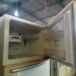 LOTE 346 - 01 GELADEIRA FROST FREE MARCA ELECTROLUX 220V. (NO ESTADO) ATENÇÃO! FAZER A VISITAÇÃO ANTES DE ARREMATAR, NÃO SABEMOS SE FUNCIONA. LEILÃO NÃO TEM GARANTIA E NEM DEVOLUÇÃO, SUJEITO A POSSÍVEIS AVARIAS VISÍVEIS/OCULTAS E/OU AUSÊNCIA DE COMPONENTES.