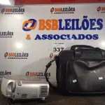 LOTE 337 - 01 PROJETOR MULTIMIDIA MARCA DELL. (NO ESTADO) ATENÇÃO! FAZER A VISITAÇÃO ANTES DE ARREMATAR, NÃO SABEMOS SE FUNCIONA. LEILÃO NÃO TEM GARANTIA E NEM DEVOLUÇÃO, SUJEITO A POSSÍVEIS AVARIAS VISÍVEIS/OCULTAS E/OU AUSÊNCIA DE COMPONENTES.