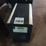 LOTE 369 - 01 NOBREAK 7.5KVA. (NO ESTADO) ATENÇÃO! FAZER A VISITAÇÃO ANTES DE ARREMATAR, NÃO SABEMOS SE FUNCIONA. LEILÃO NÃO TEM GARANTIA E NEM DEVOLUÇÃO, SUJEITO A POSSÍVEIS AVARIAS VISÍVEIS/OCULTAS E/OU AUSÊNCIA DE COMPONENTES.