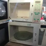 LOTE 413 - 02 MICRO-ONDAS MARCAS E MODELOS DIVERSOS. (NO ESTADO) ATENÇÃO! FAZER A VISITAÇÃO ANTES DE ARREMATAR, NÃO SABEMOS SE FUNCIONA. LEILÃO NÃO TEM GARANTIA E NEM DEVOLUÇÃO, SUJEITO A POSSÍVEIS AVARIAS VISÍVEIS/OCULTAS E/OU AUSÊNCIA DE COMPONENTES.