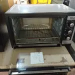 LOTE 407 - 01 FORNO ELÉTRICO MARCA PHILCO 220V. (NO ESTADO) ATENÇÃO! FAZER A VISITAÇÃO ANTES DE ARREMATAR, NÃO SABEMOS SE FUNCIONA. LEILÃO NÃO TEM GARANTIA E NEM DEVOLUÇÃO, SUJEITO A POSSÍVEIS AVARIAS VISÍVEIS/OCULTAS E/OU AUSÊNCIA DE COMPONENTES.