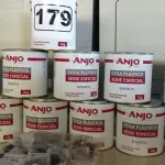 LOTE 179 - 12 LATAS DE COLA PLÁSTICA ANJO. (NO ESTADO) ATENÇÃO! FAZER A VISITAÇÃO ANTES DE ARREMATAR, NÃO SABEMOS SE FUNCIONA. LEILÃO NÃO TEM GARANTIA E NEM DEVOLUÇÃO, SUJEITO A POSSÍVEIS AVARIAS VISÍVEIS/OCULTAS E/OU AUSÊNCIA DE COMPONENTES.