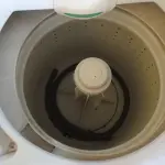 LOTE 381 - 01 MÁQUINA DE LAVAR MARCA CÔNSUL 10KG 220V. (NO ESTADO) ATENÇÃO! FAZER A VISITAÇÃO ANTES DE ARREMATAR, NÃO SABEMOS SE FUNCIONA. LEILÃO NÃO TEM GARANTIA E NEM DEVOLUÇÃO, SUJEITO A POSSÍVEIS AVARIAS VISÍVEIS/OCULTAS E/OU AUSÊNCIA DE COMPONENTES.