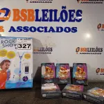 LOTE 327 - 01 LOTE COM VÁRIAS CARTAS KROSMASTER E 01 MICROFONE ROCK SHOW INFANTIL. (NO ESTADO) ATENÇÃO! FAZER A VISITAÇÃO ANTES DE ARREMATAR, NÃO SABEMOS SE FUNCIONA. LEILÃO NÃO TEM GARANTIA E NEM DEVOLUÇÃO, SUJEITO A POSSÍVEIS AVARIAS VISÍVEIS/OCULTAS E/OU AUSÊNCIA DE COMPONENTES.