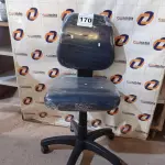 LOTE 170 - 01 CADEIRA DE ESCRITÓRIO COM BASE GIRATÓRIA. (NO ESTADO) ATENÇÃO! FAZER A VISITAÇÃO ANTES DE ARREMATAR, NÃO SABEMOS SE FUNCIONA. LEILÃO NÃO TEM GARANTIA E NEM DEVOLUÇÃO, SUJEITO A POSSÍVEIS AVARIAS VISÍVEIS/OCULTAS E/OU AUSÊNCIA DE COMPONENTES.