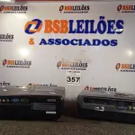 LOTE 357 - 02 PROJETORES MULTIMIDIA MARCAS BENQ/EPSON. (NO ESTADO) ATENÇÃO! FAZER A VISITAÇÃO ANTES DE ARREMATAR, NÃO SABEMOS SE FUNCIONA. LEILÃO NÃO TEM GARANTIA E NEM DEVOLUÇÃO, SUJEITO A POSSÍVEIS AVARIAS VISÍVEIS/OCULTAS E/OU AUSÊNCIA DE COMPONENTES.