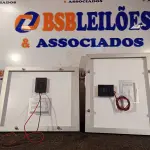 LOTE 321 - 02 PAINÉIS SOLARES 18V 10W. (NO ESTADO) ATENÇÃO! FAZER A VISITAÇÃO ANTES DE ARREMATAR, NÃO SABEMOS SE FUNCIONA. LEILÃO NÃO TEM GARANTIA E NEM DEVOLUÇÃO, SUJEITO A POSSÍVEIS AVARIAS VISÍVEIS/OCULTAS E/OU AUSÊNCIA DE COMPONENTES.