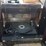 LOTE 404 - 01 APARELHO DE SOM 3X1 MARCA PHILCO. (NO ESTADO) ATENÇÃO! FAZER A VISITAÇÃO ANTES DE ARREMATAR, NÃO SABEMOS SE FUNCIONA. LEILÃO NÃO TEM GARANTIA E NEM DEVOLUÇÃO, SUJEITO A POSSÍVEIS AVARIAS VISÍVEIS/OCULTAS E/OU AUSÊNCIA DE COMPONENTES.