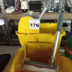 LOTE 176 - 02 CARRINHOS DE LIMPEZA. (NO ESTADO) ATENÇÃO! FAZER A VISITAÇÃO ANTES DE ARREMATAR, NÃO SABEMOS SE FUNCIONA. LEILÃO NÃO TEM GARANTIA E NEM DEVOLUÇÃO, SUJEITO A POSSÍVEIS AVARIAS VISÍVEIS/OCULTAS E/OU AUSÊNCIA DE COMPONENTES.