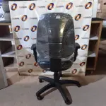 LOTE 240 - 01 CADEIRA DE ESCRITÓRIO COM BASE GIRATÓRIA. (NO ESTADO) ATENÇÃO! FAZER A VISITAÇÃO ANTES DE ARREMATAR, NÃO SABEMOS SE FUNCIONA. LEILÃO NÃO TEM GARANTIA E NEM DEVOLUÇÃO, SUJEITO A POSSÍVEIS AVARIAS VISÍVEIS/OCULTAS E/OU AUSÊNCIA DE COMPONENTES.