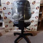 LOTE 200 - 01 CADEIRA DE ESCRITÓRIO COM BASE GIRATÓRIA. (NO ESTADO) ATENÇÃO! FAZER A VISITAÇÃO ANTES DE ARREMATAR, NÃO SABEMOS SE FUNCIONA. LEILÃO NÃO TEM GARANTIA E NEM DEVOLUÇÃO, SUJEITO A POSSÍVEIS AVARIAS VISÍVEIS/OCULTAS E/OU AUSÊNCIA DE COMPONENTES.