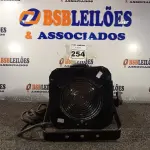LOTE 254 - 01 LUMINÁRIA PARA ESTÚDIO. (NO ESTADO) ATENÇÃO! FAZER A VISITAÇÃO ANTES DE ARREMATAR, NÃO SABEMOS SE FUNCIONA. LEILÃO NÃO TEM GARANTIA E NEM DEVOLUÇÃO, SUJEITO A POSSÍVEIS AVARIAS VISÍVEIS/OCULTAS E/OU AUSÊNCIA DE COMPONENTES.
