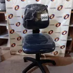 LOTE 200 - 01 CADEIRA DE ESCRITÓRIO COM BASE GIRATÓRIA. (NO ESTADO) ATENÇÃO! FAZER A VISITAÇÃO ANTES DE ARREMATAR, NÃO SABEMOS SE FUNCIONA. LEILÃO NÃO TEM GARANTIA E NEM DEVOLUÇÃO, SUJEITO A POSSÍVEIS AVARIAS VISÍVEIS/OCULTAS E/OU AUSÊNCIA DE COMPONENTES.