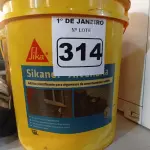 LOTE 314 - 01 BALDE DE SIKANOL ALVENARIA, ADITIVO PLASTIFICANTE PARA ARGAMASSA DE ASSENTAMENTO E REBOCO 18L. (NO ESTADO) ATENÇÃO! FAZER A VISITAÇÃO ANTES DE ARREMATAR, NÃO SABEMOS SE FUNCIONA. LEILÃO NÃO TEM GARANTIA E NEM DEVOLUÇÃO, SUJEITO A POSSÍVEIS AVARIAS VISÍVEIS/OCULTAS E/OU AUSÊNCIA DE COMPONENTES.