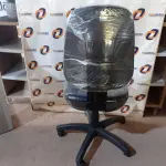 LOTE 250 - 01 CADEIRA DE ESCRITÓRIO COM BASE GIRATÓRIA. (NO ESTADO) ATENÇÃO! FAZER A VISITAÇÃO ANTES DE ARREMATAR, NÃO SABEMOS SE FUNCIONA. LEILÃO NÃO TEM GARANTIA E NEM DEVOLUÇÃO, SUJEITO A POSSÍVEIS AVARIAS VISÍVEIS/OCULTAS E/OU AUSÊNCIA DE COMPONENTES.