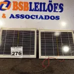 LOTE 276 - 02 PAINÉIS SOLARES 18V 10W. (NO ESTADO) ATENÇÃO! FAZER A VISITAÇÃO ANTES DE ARREMATAR, NÃO SABEMOS SE FUNCIONA. LEILÃO NÃO TEM GARANTIA E NEM DEVOLUÇÃO, SUJEITO A POSSÍVEIS AVARIAS VISÍVEIS/OCULTAS E/OU AUSÊNCIA DE COMPONENTES.