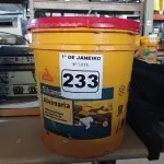 LOTE 233 - 01 BALDE DE SIKANOL ALVENARIA, ADITIVO PLASTIFICANTE PARA ARGAMASSA DE ASSENTAMENTO E REBOCO 18L. (NO ESTADO) ATENÇÃO! FAZER A VISITAÇÃO ANTES DE ARREMATAR, NÃO SABEMOS SE FUNCIONA. LEILÃO NÃO TEM GARANTIA E NEM DEVOLUÇÃO, SUJEITO A POSSÍVEIS AVARIAS VISÍVEIS/OCULTAS E/OU AUSÊNCIA DE COMPONENTES.