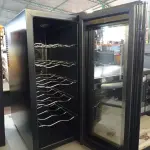 LOTE 406 - 01 ADEGA MARCA BRASTEMP. (NO ESTADO) ATENÇÃO! FAZER A VISITAÇÃO ANTES DE ARREMATAR, NÃO SABEMOS SE FUNCIONA. LEILÃO NÃO TEM GARANTIA E NEM DEVOLUÇÃO, SUJEITO A POSSÍVEIS AVARIAS VISÍVEIS/OCULTAS E/OU AUSÊNCIA DE COMPONENTES.