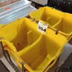 LOTE 304 - 04 CARRINHOS DE LIMPEZA INCOMPLETOS. (NO ESTADO) ATENÇÃO! FAZER A VISITAÇÃO ANTES DE ARREMATAR, NÃO SABEMOS SE FUNCIONA. LEILÃO NÃO TEM GARANTIA E NEM DEVOLUÇÃO, SUJEITO A POSSÍVEIS AVARIAS VISÍVEIS/OCULTAS E/OU AUSÊNCIA DE COMPONENTES.