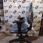 LOTE 100 - 01 CADEIRA DE ESCRITÓRIO COM BASE GIRATÓRIA. (NO ESTADO) ATENÇÃO! FAZER A VISITAÇÃO ANTES DE ARREMATAR, NÃO SABEMOS SE FUNCIONA. LEILÃO NÃO TEM GARANTIA E NEM DEVOLUÇÃO, SUJEITO A POSSÍVEIS AVARIAS VISÍVEIS/OCULTAS E/OU AUSÊNCIA DE COMPONENTES.