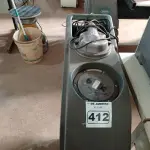 LOTE 412 - 01 LAVADORA DE PISOS INDUSTRIAL. (NO ESTADO) ATENÇÃO! FAZER A VISITAÇÃO ANTES DE ARREMATAR, NÃO SABEMOS SE FUNCIONA. LEILÃO NÃO TEM GARANTIA E NEM DEVOLUÇÃO, SUJEITO A POSSÍVEIS AVARIAS VISÍVEIS/OCULTAS E/OU AUSÊNCIA DE COMPONENTES.
