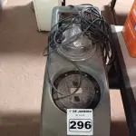 LOTE 296 - 01 LAVADORA DE PISOS INDUSTRIAL. (NO ESTADO) ATENÇÃO! FAZER A VISITAÇÃO ANTES DE ARREMATAR, NÃO SABEMOS SE FUNCIONA. LEILÃO NÃO TEM GARANTIA E NEM DEVOLUÇÃO, SUJEITO A POSSÍVEIS AVARIAS VISÍVEIS/OCULTAS E/OU AUSÊNCIA DE COMPONENTES.