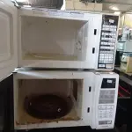 LOTE 372 - 02 MICRO-ONDAS MARCAS E MODELOS DIVERSOS. (NO ESTADO) ATENÇÃO! FAZER A VISITAÇÃO ANTES DE ARREMATAR, NÃO SABEMOS SE FUNCIONA. LEILÃO NÃO TEM GARANTIA E NEM DEVOLUÇÃO, SUJEITO A POSSÍVEIS AVARIAS VISÍVEIS/OCULTAS E/OU AUSÊNCIA DE COMPONENTES.
