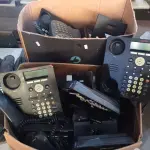 LOTE 311 - 01 LOTE COM VÁRIOS APARELHOS DE TELEFONE. (NO ESTADO) ATENÇÃO! FAZER A VISITAÇÃO ANTES DE ARREMATAR, NÃO SABEMOS SE FUNCIONA. LEILÃO NÃO TEM GARANTIA E NEM DEVOLUÇÃO, SUJEITO A POSSÍVEIS AVARIAS VISÍVEIS/OCULTAS E/OU AUSÊNCIA DE COMPONENTES.