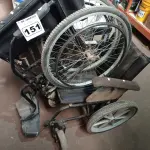 LOTE 151 - 02 CADEIRAS DE RODAS MARCAS E MODELOS DIVERSOS. (NO ESTADO) ATENÇÃO! FAZER A VISITAÇÃO ANTES DE ARREMATAR, NÃO SABEMOS SE FUNCIONA. LEILÃO NÃO TEM GARANTIA E NEM DEVOLUÇÃO, SUJEITO A POSSÍVEIS AVARIAS VISÍVEIS/OCULTAS E/OU AUSÊNCIA DE COMPONENTES.