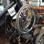 LOTE 151 - 02 CADEIRAS DE RODAS MARCAS E MODELOS DIVERSOS. (NO ESTADO) ATENÇÃO! FAZER A VISITAÇÃO ANTES DE ARREMATAR, NÃO SABEMOS SE FUNCIONA. LEILÃO NÃO TEM GARANTIA E NEM DEVOLUÇÃO, SUJEITO A POSSÍVEIS AVARIAS VISÍVEIS/OCULTAS E/OU AUSÊNCIA DE COMPONENTES.