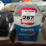 LOTE 287 - 01 LATA DE TINTA IQUINE DIATEX PINTA MAIS 18L NA COR CAMARÃO. (NO ESTADO) ATENÇÃO! FAZER A VISITAÇÃO ANTES DE ARREMATAR, NÃO SABEMOS SE FUNCIONA. LEILÃO NÃO TEM GARANTIA E NEM DEVOLUÇÃO, SUJEITO A POSSÍVEIS AVARIAS VISÍVEIS/OCULTAS E/OU AUSÊNCIA DE COMPONENTES.