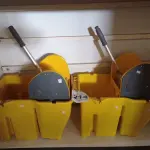 LOTE 214 - 02 CARRINHOS DE LIMPEZA. (NO ESTADO) ATENÇÃO! FAZER A VISITAÇÃO ANTES DE ARREMATAR, NÃO SABEMOS SE FUNCIONA. LEILÃO NÃO TEM GARANTIA E NEM DEVOLUÇÃO, SUJEITO A POSSÍVEIS AVARIAS VISÍVEIS/OCULTAS E/OU AUSÊNCIA DE COMPONENTES.