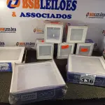 LOTE 136 - 01 LOTE COM VÁRIAS LUMINÁRIAS DE EMBUTIR. (NO ESTADO) ATENÇÃO! FAZER A VISITAÇÃO ANTES DE ARREMATAR, NÃO SABEMOS SE FUNCIONA. LEILÃO NÃO TEM GARANTIA E NEM DEVOLUÇÃO, SUJEITO A POSSÍVEIS AVARIAS VISÍVEIS/OCULTAS E/OU AUSÊNCIA DE COMPONENTES.