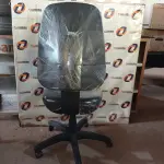 LOTE 150 - 01 CADEIRA DE ESCRITÓRIO COM BASE GIRATÓRIA. (NO ESTADO) ATENÇÃO! FAZER A VISITAÇÃO ANTES DE ARREMATAR, NÃO SABEMOS SE FUNCIONA. LEILÃO NÃO TEM GARANTIA E NEM DEVOLUÇÃO, SUJEITO A POSSÍVEIS AVARIAS VISÍVEIS/OCULTAS E/OU AUSÊNCIA DE COMPONENTES.