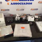 LOTE 125 - 01 LOTE COM VÁRIAS LUMINÁRIAS MARCAS E MODELOS DIVERSOS. (NO ESTADO) ATENÇÃO! FAZER A VISITAÇÃO ANTES DE ARREMATAR, NÃO SABEMOS SE FUNCIONA. LEILÃO NÃO TEM GARANTIA E NEM DEVOLUÇÃO, SUJEITO A POSSÍVEIS AVARIAS VISÍVEIS/OCULTAS E/OU AUSÊNCIA DE COMPONENTES.