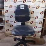 LOTE 110 - 01 CADEIRA DE ESCRITÓRIO COM BASE GIRATÓRIA. (NO ESTADO) ATENÇÃO! FAZER A VISITAÇÃO ANTES DE ARREMATAR, NÃO SABEMOS SE FUNCIONA. LEILÃO NÃO TEM GARANTIA E NEM DEVOLUÇÃO, SUJEITO A POSSÍVEIS AVARIAS VISÍVEIS/OCULTAS E/OU AUSÊNCIA DE COMPONENTES.