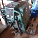 LOTE 470 - 01 LAVADORA DE PISOS INDUSTRIAL COM BATERIAS E CARREGADOR. (NO ESTADO) ATENÇÃO! FAZER A VISITAÇÃO ANTES DE ARREMATAR, NÃO SABEMOS SE FUNCIONA. LEILÃO NÃO TEM GARANTIA E NEM DEVOLUÇÃO, SUJEITO A POSSÍVEIS AVARIAS VISÍVEIS/OCULTAS E/OU AUSÊNCIA DE COMPONENTES.