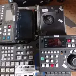 LOTE 067 - 03 CONTROLADORES DE CÂMERAS. (NO ESTADO) ATENÇÃO! FAZER A VISITAÇÃO ANTES DE ARREMATAR, NÃO SABEMOS SE FUNCIONA. LEILÃO NÃO TEM GARANTIA E NEM DEVOLUÇÃO, SUJEITO A POSSÍVEIS AVARIAS VISÍVEIS/OCULTAS E/OU AUSÊNCIA DE COMPONENTES.