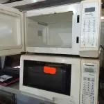 LOTE 557 - 02 MICRO-ONDAS MARCAS E MODELOS DIVERSOS. (NO ESTADO) ATENÇÃO! FAZER A VISITAÇÃO ANTES DE ARREMATAR, NÃO SABEMOS SE FUNCIONA. LEILÃO NÃO TEM GARANTIA E NEM DEVOLUÇÃO, SUJEITO A POSSÍVEIS AVARIAS VISÍVEIS/OCULTAS E/OU AUSÊNCIA DE COMPONENTES.