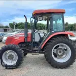 LOTE 563 - 01 TRATOR AGRALE 575 4X4, ANO 2016, AR CONDICIONADO GELANDO, PNEUS BONS, MOTOR MWM 4 CILINDROS, HORIMETRO 3.800 HORAS, FALTA VIDRO DAS 2 PORTAS (NO ESTADO) (RETIRADA EM GOIÂNIA)(AGENDAR VISTORIA EM GOIÂNIA¨. 61-08153-0503 JÚNIOR)